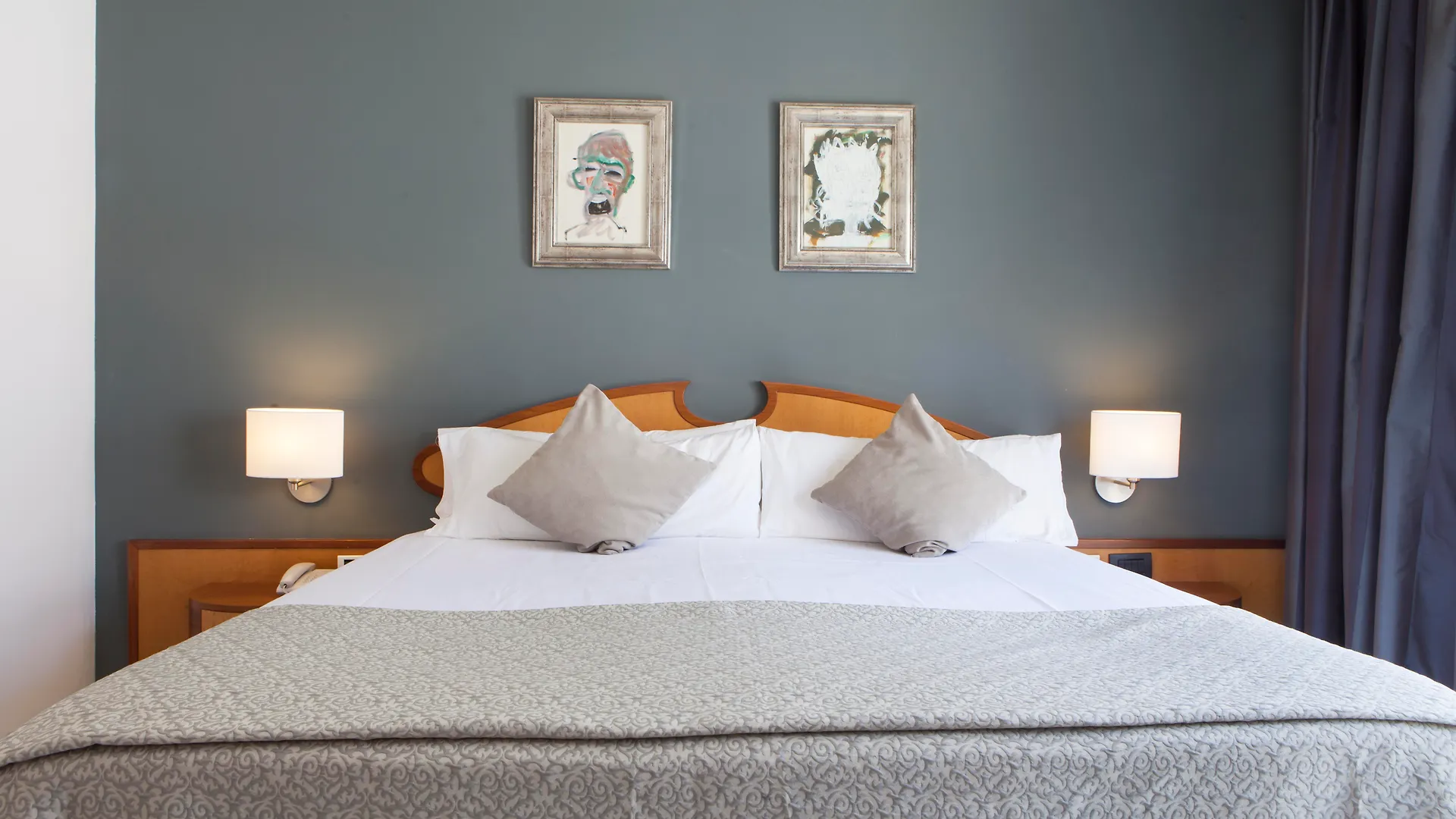 Отель Urh Sitges Playa 4*,