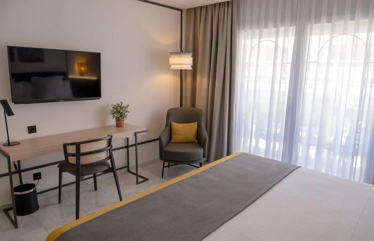 Urh Sitges Playa Otel 4*,  İspanya